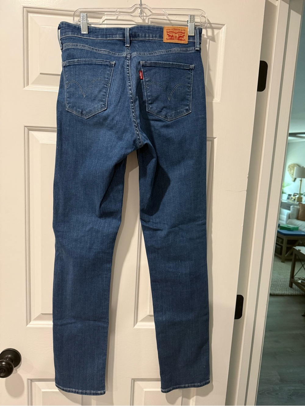 Levi's Slim Straight Jeans in Medium Blue Wash